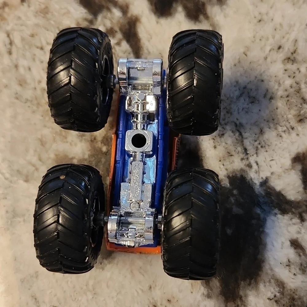 Hot Wheels Monster Jam `68 Dodge Challenger MONSTER TRUCK MATTEL 1/64 Diecast